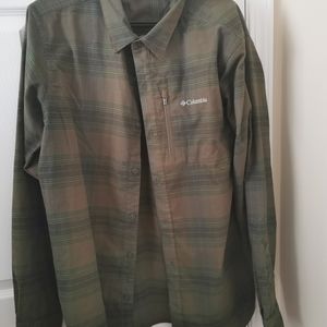 3/$25 🌺 Columbia Button Down